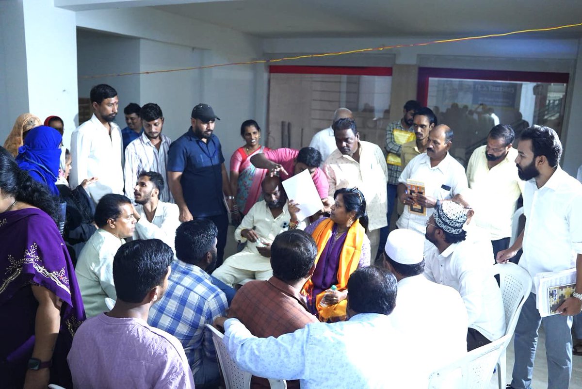 KotaNeelima's tweet image. Telangana’s Praja Palana or People’s Govt must reach door to door.
Division-wise meetings are being held across Sanathnagar constituency to check outreach of welfare schemes and development activities. I reviewed ground situation in Ramgopalpet Division with cadre and senior…