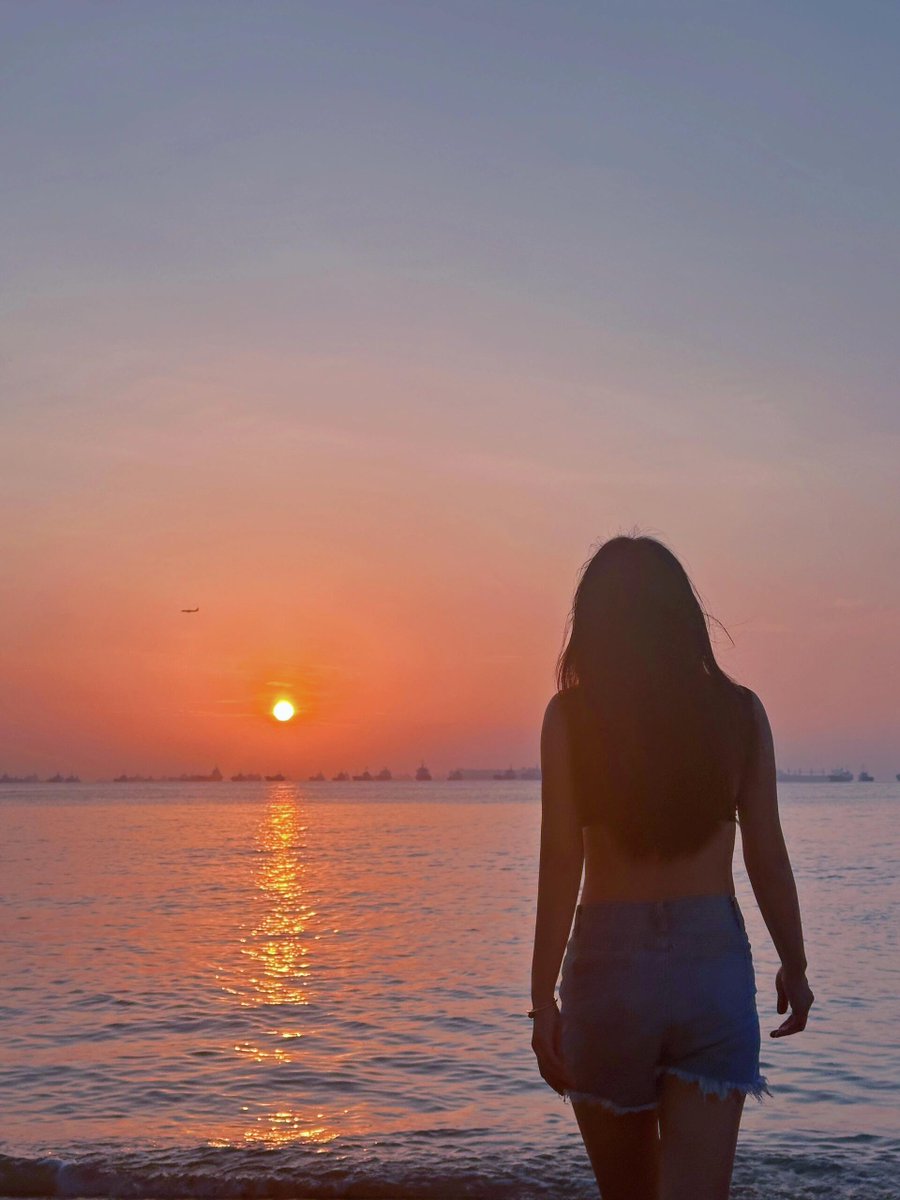 Hashyiuc's tweet image. 日の出を眺める最も美しい海