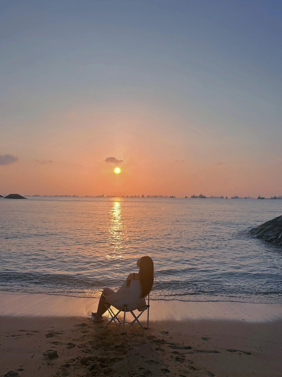 Hashyiuc's tweet image. 日の出を眺める最も美しい海