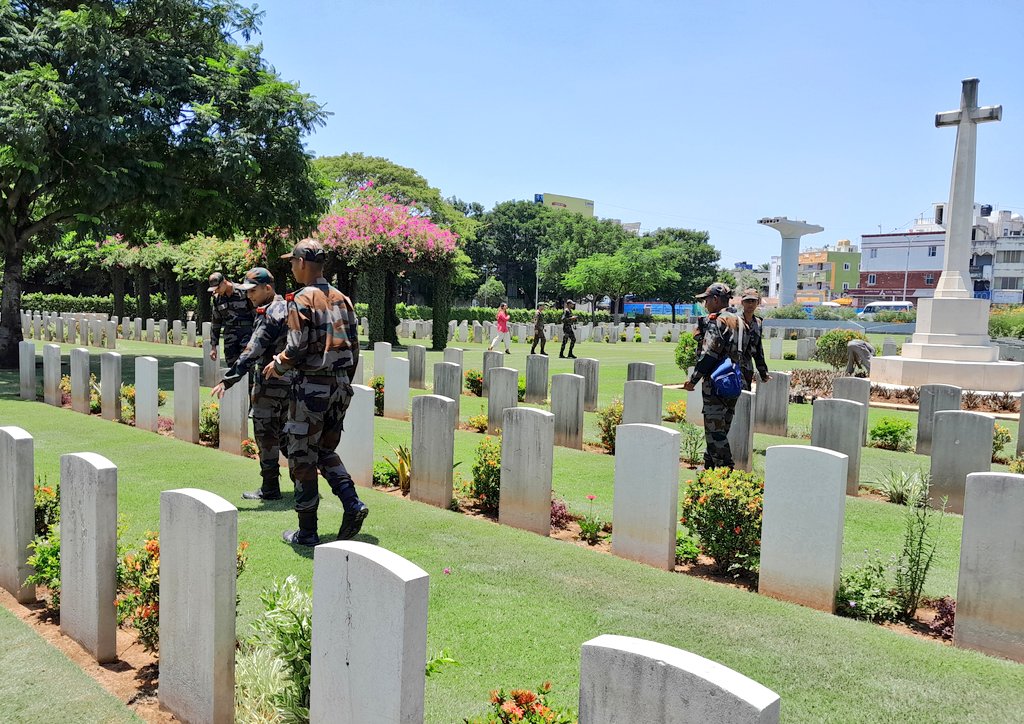 Senthil45999250's tweet photo. Students from Cadets Training Wing, MCEME (Military Collage of Electronics and Mechanical Engineering), Secunderabad visited Madras War Cemetery, Troops were briefed about the Historic Significance of the Madras WC and CWGC. @CWGC @AAPAComms @AmitBan57027323 https://t.co/Ijp8AxcAA6