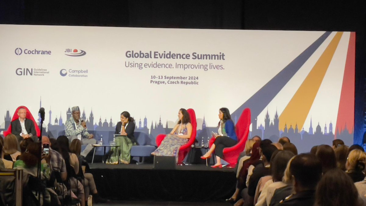 ebase_africa's tweet photo. #GES2024
1.2 on the "Coming of the two Rivers"
@okwen delivers a keynote on the complexity of scientific/research evidence, monopoly of language, and low literacy rates, and how this affects research uptake. Storytelling to him is ideal for disseminating research.
 @GESummit https://t.co/1H0W983QTI