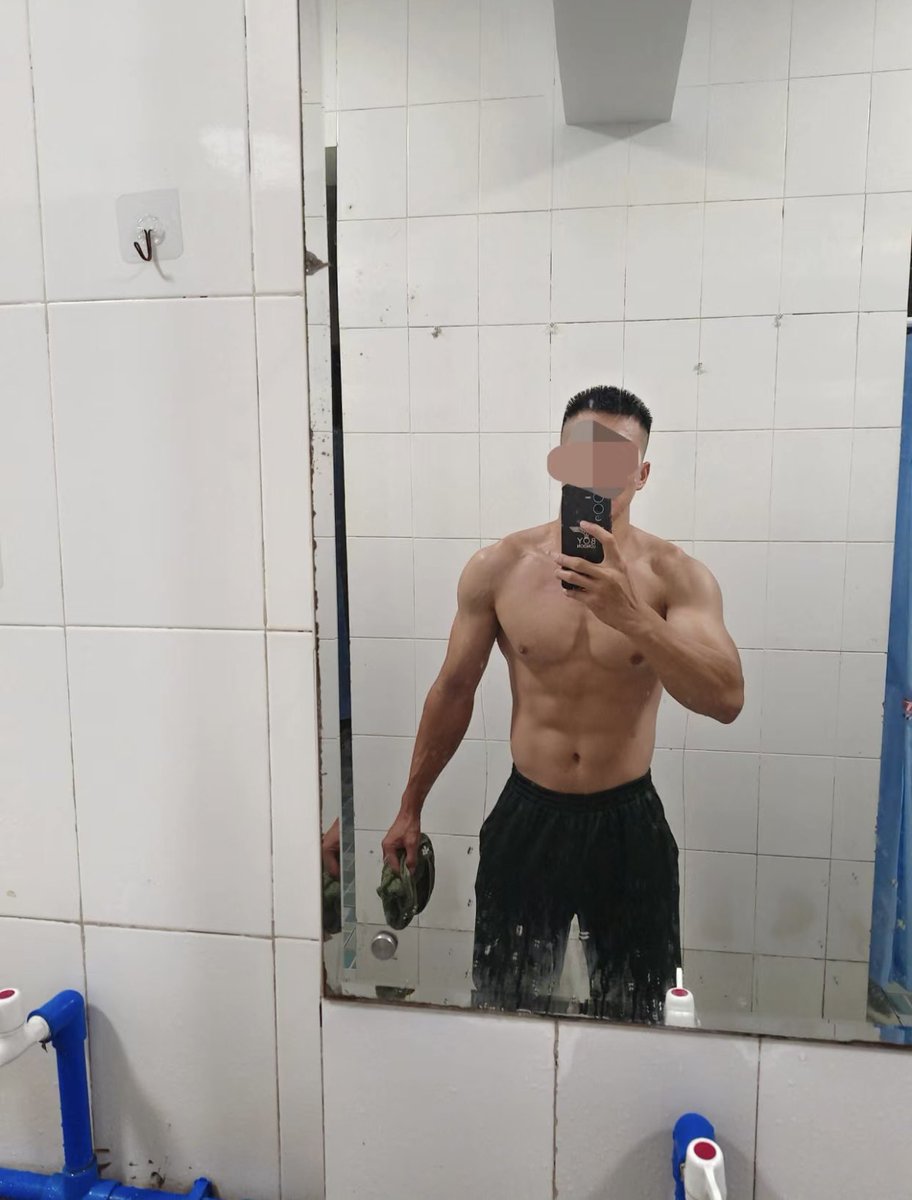 qibanzhang's tweet photo. 中秋福利：
奖励个骚狗帮糙汉爹清洗一下臭袜子吧
记得转发评论点赞关注（邮费自理）
#制服诱惑 #原味商品販售 #抽奖 #定制视频 #汗脚臭袜子 #黑粗鸡吧 #臭脚爸爸s #奴男m #母狗公厕 #舔鞋底 #打桩机top主 https://t.co/ewakhU73ck