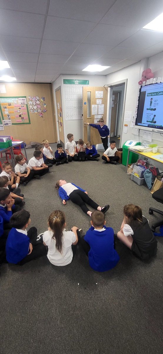 TPAYear2BF's tweet photo. In #TPAPSHE this week, we learnt what to do in an emergency. We practised calling for help and how it's so important to keep ourselves safe. #Jigsaw @DeltaTheParks https://t.co/xZxBH4cbIa