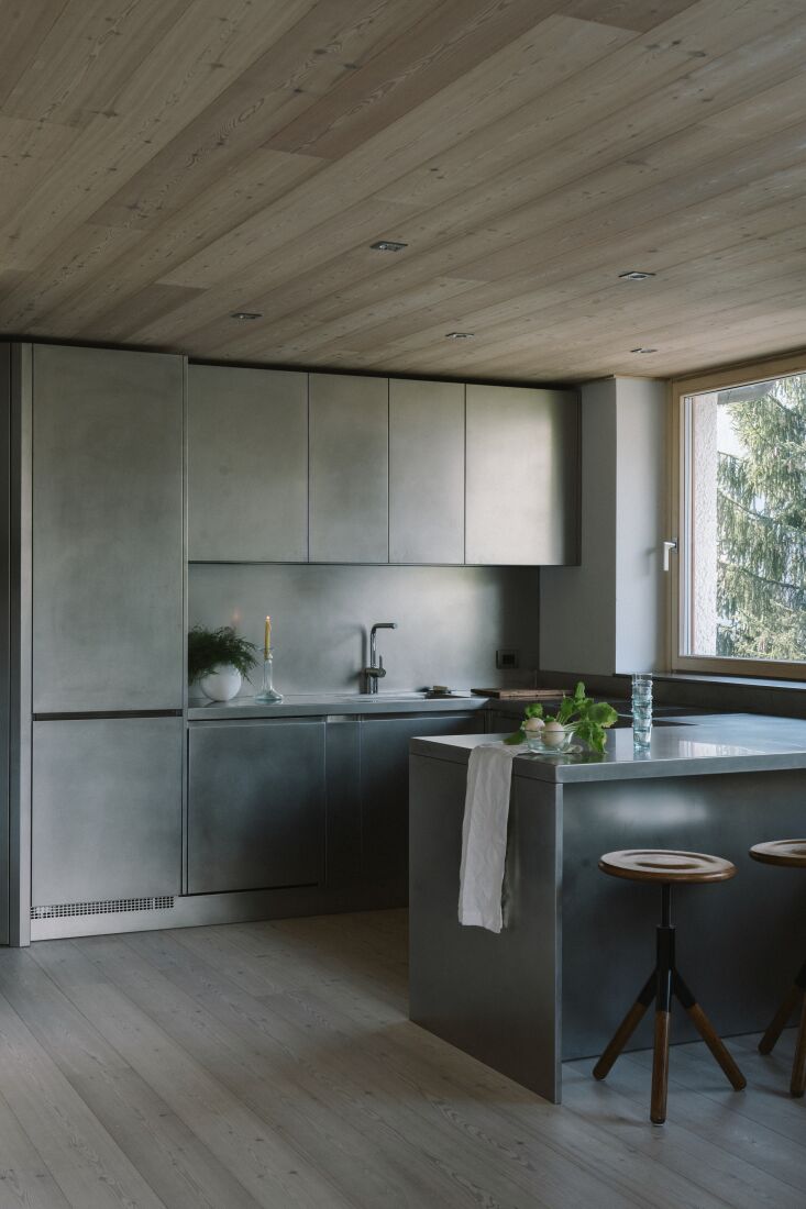 DustinMPeyser's tweet image. Kitchen of the Week: An Alpine Kitchen Where Stainless Steel Is “The Absolute Protagonist” dlvr.it/TD7kRM #KitchenoftheWeek #Kitchens #StainlessSteel