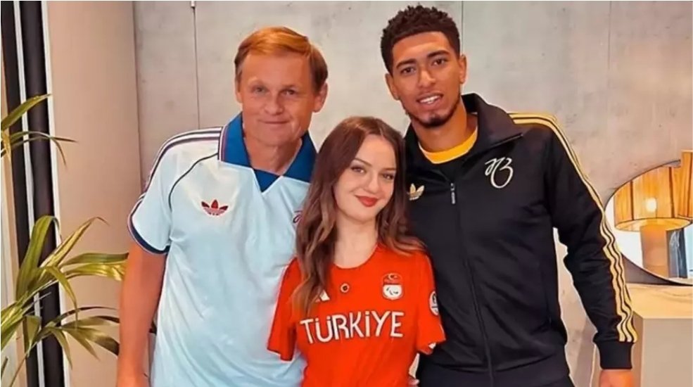 Bazen tek karelik bir #iletişim bile "gerçek ilham" kaynağı olur...

Bugün günlerden <a href="/TopFakultesi/">Top Fakültesi</a>, saat 1:00'de <a href="/radyospor/">Radyospor</a>'da buluşup gündemi birlikte değerlendirelim...

#RealInspiration
#JudeBellingham
<a href="/SumeyyeBoyacii/">Sümeyye Boyacı</a>