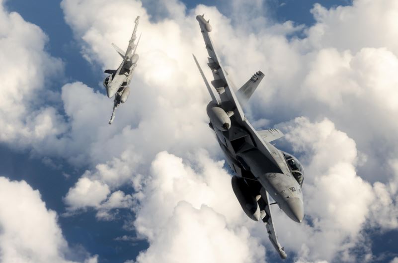 DefenseMirror's tweet photo. U.S., Australian Navies to Boost Electronic Attack Capability with Next Gen Jammers: https://t.co/oxAfOx4hJ2

#EA18G #Growler #electronicattack #electronicwarfare https://t.co/TRQc2CPD6H