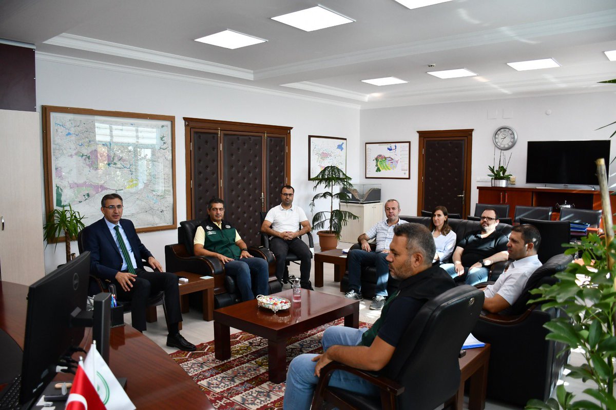 dsi_10_blgmd's tweet photo. Taşkın Kontrol Daire Başkanı Dr. Bahattin Avcuoğlu ve beraberindeki heyet Bölge Müdürümüz Muharrem Çağlancı’yı ziyaret etti.

Görüşmede bölge sorumluluk sahamızda devam eden Taşkın Kontrol projeleriyle alakalı karşılıklı bilgi alışverişinde bulunuldu. https://t.co/TkoAXX71p5