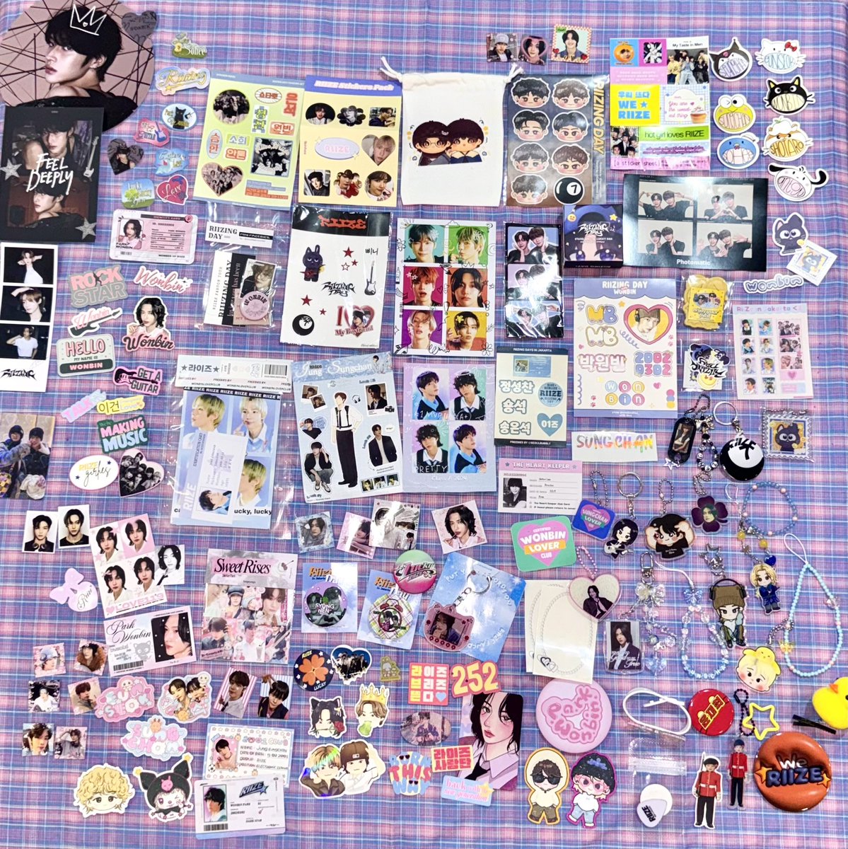 binibalado's tweet photo. TERIMA KASIH SEMUANYA 🩷😭✨☝🏻

Sebagai kolektor printilan happy bangettttt dapet freebies yg creatif dan lucu dari briize kemarin 🩷🩵🧡💛🤍💜💙

Seneng banget  bisa ketemu kalian semua walau blm sempet ngobrol banyak ✨

Pokoknya I'll keep it forever deh ini !!! 🫶🏻 https://t.co/jIFieRb7uy