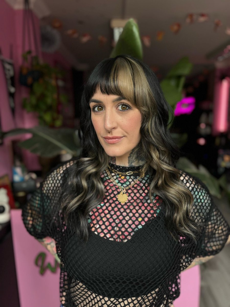 AbsoluteTerror_'s tweet image. Ten years since I’ve dyed my hair, welcoming the transformative energy into my life and starting the silver journey 🫶🖤🤍