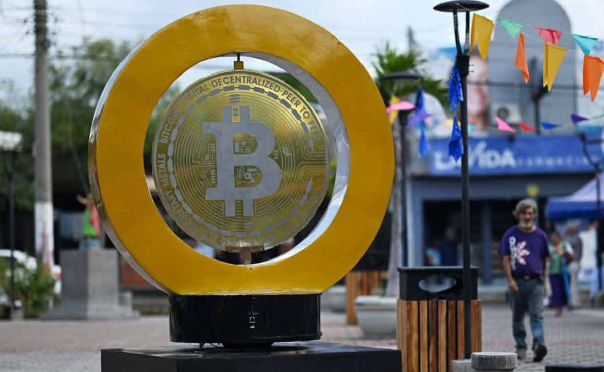 في السلفادور 🪙 من سائق تاكسي الى رجل ثري يملك اسطول سيارات بسبب العملات المشفرة  

اليك القصة 👇🧵