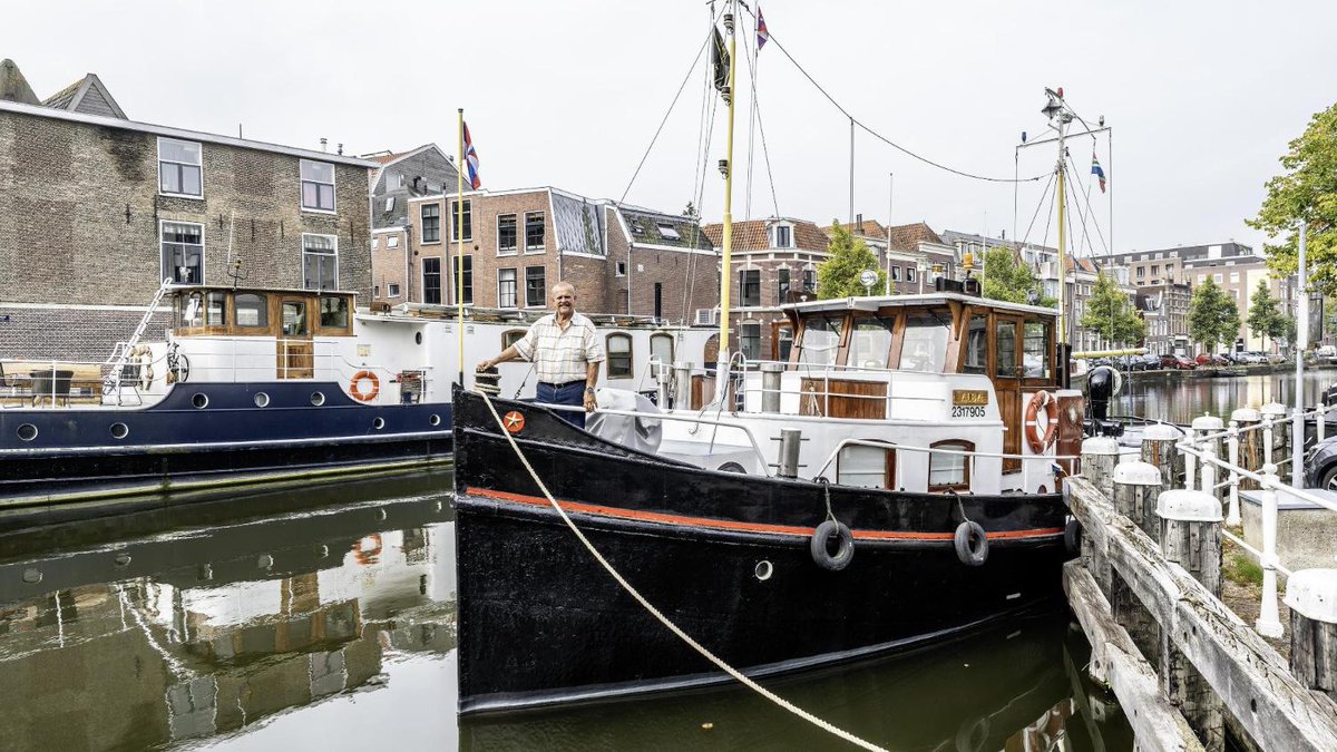 Sleepboten bepalen het beeld langs de Oude Singel en Houtmarkt, drie ervan te bezoeken tijdens de Open Monumentendagen leidschdagblad.nl/regio/leiden/s…