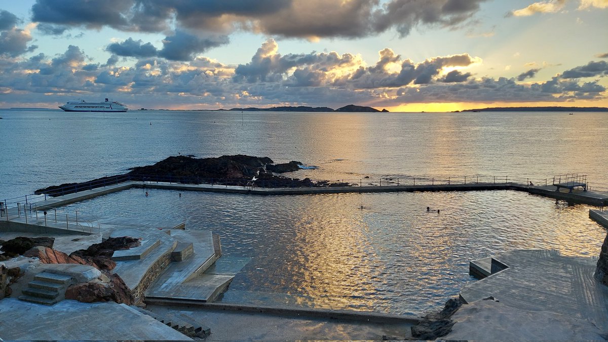 gramorb's tweet image. Sunrise ar La Vallette.