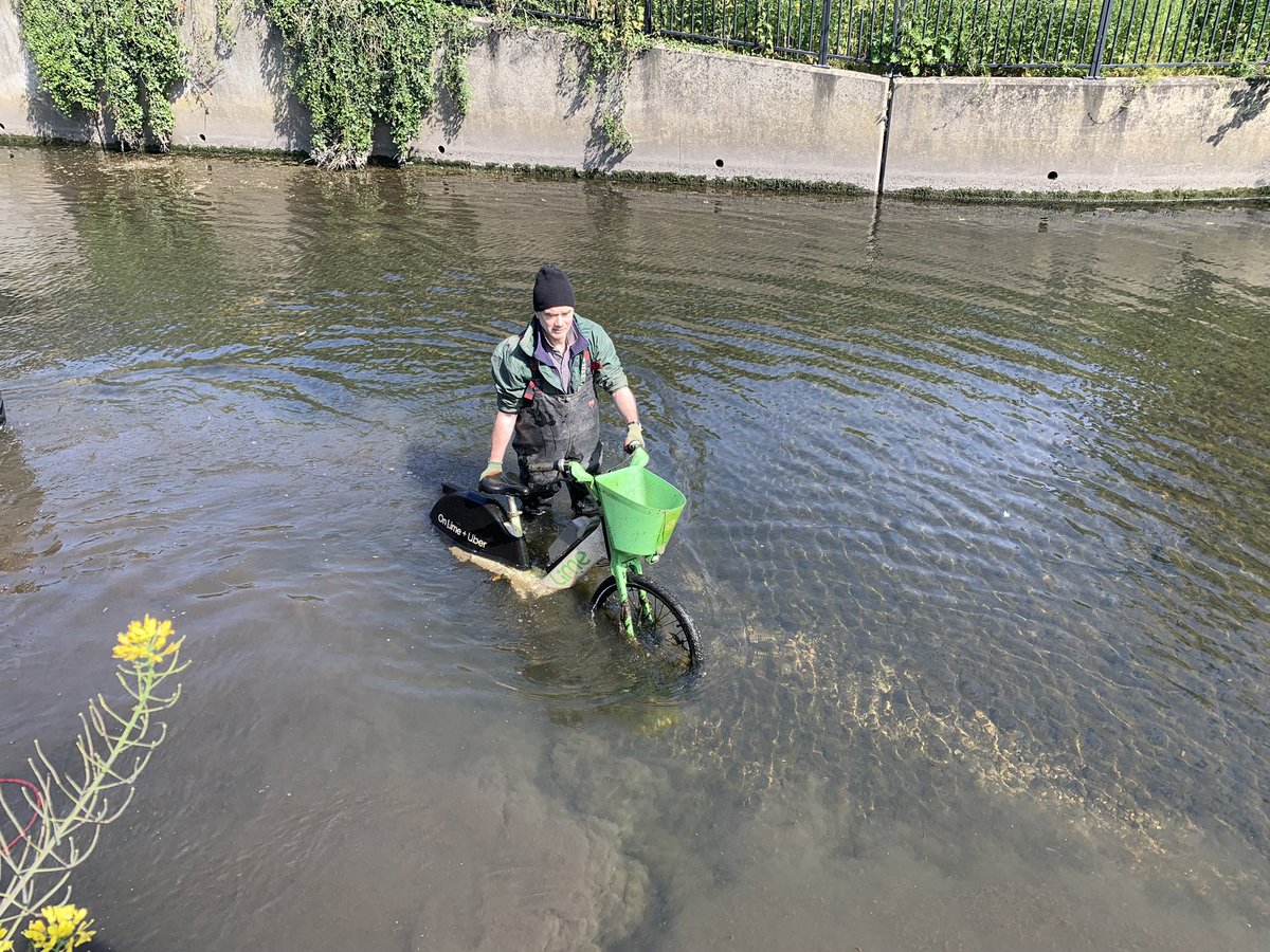 Our trustee Ben Morris <a href="/BrentPollution/">CURB - CleanUptheRiverBrent #CURB</a> will be on <a href="/BBCRadioLondon/">BBC Radio London</a> at 08:45 and just after 10:00 this morning, talking about Cleaning Up the River Brent (CURB). If you would like to help out, follow the links here: brentriverpark.org/campaigns/curb… #thursdaymorning #litter #volunteers