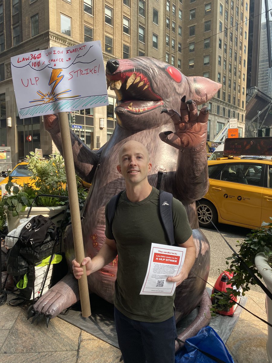 Thank you to <a href="/DoctorsCouncil/">Doctors Council SEIU</a> member Damien Archbold for bringing Dunkin’ for the morning picket! America runs on unions! ✊