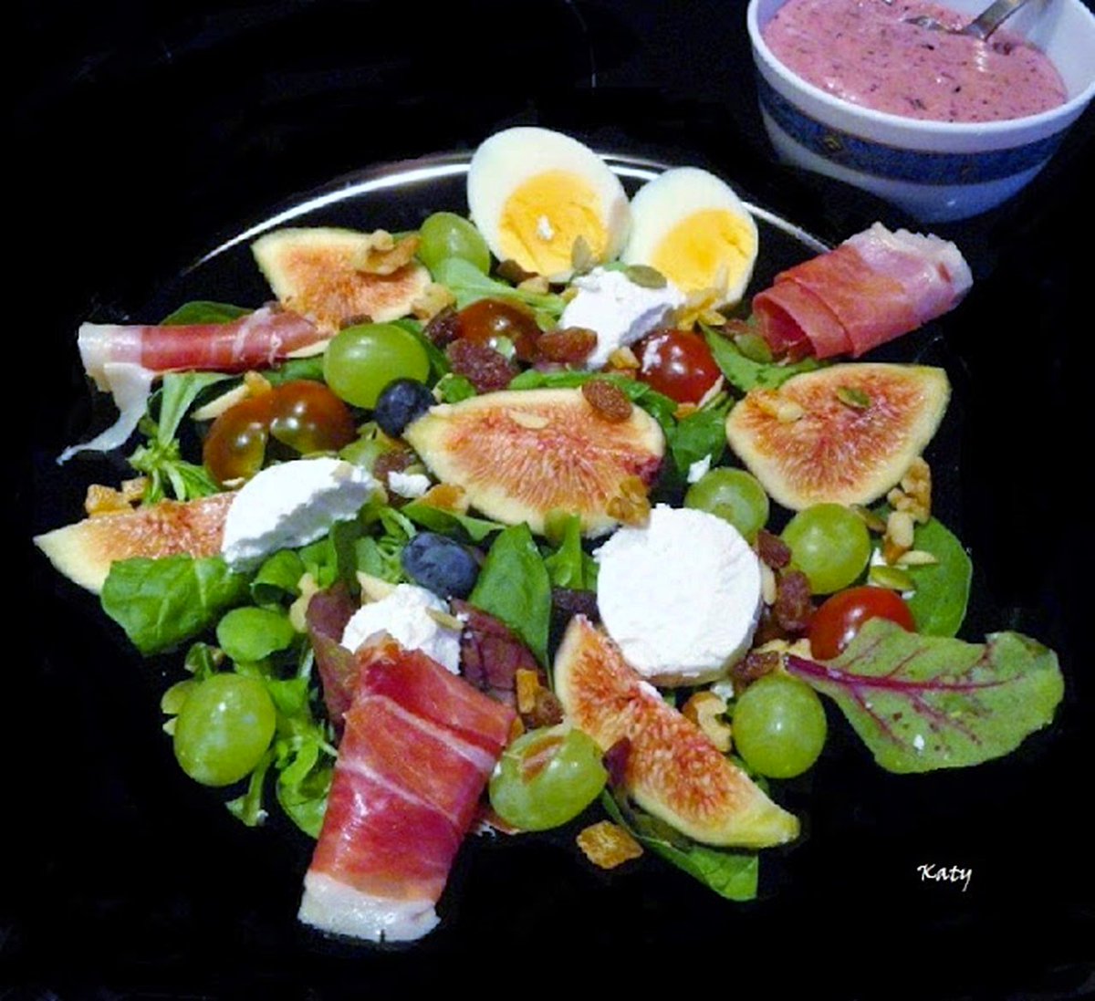 KatySnchez's tweet image. Hablando de higos aquí ve ésta deliciosa ensalada de de jamón e higos  con salsa de arándanos #higos #ensalada #jamon #areándanos #parahincareldiente
 katy-parahincareldiente.blogspot.com/2014/08/ensala…