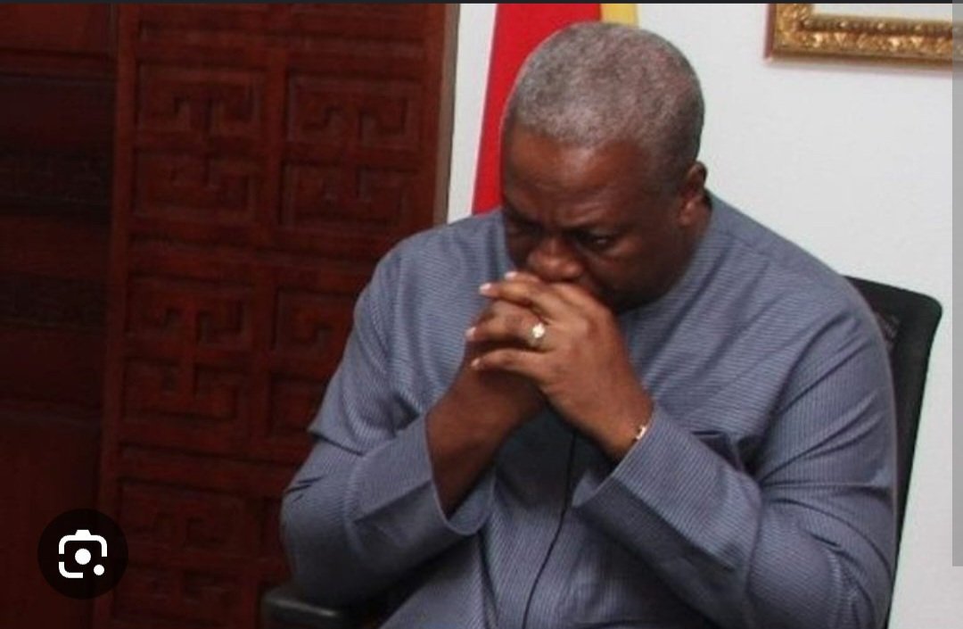 AbrefaKG's tweet photo. Akpeteshie man @JDMahama : I will review the FREE SHS policy when NDC comes to power. it all lies😎

Ghanaians : How? 

Brukutu Man @JDMahama: I will allow headmasters &amp; headmistresses themselves buy foodstuffs from the market.Empty Clues🤣🤣
@FAnnohDompreh
#TheAlternativeIsEmpty https://t.co/gBHKXIsTqL