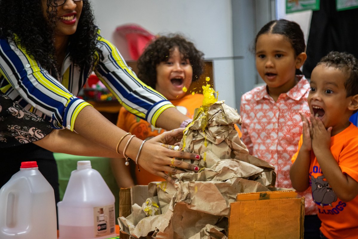 CBNewHorizons's tweet photo. Las preguntas abiertas en el aprendizaje por proyectos ayudan a los niños a desarrollar habilidades de reflexión, análisis e indagación. Con el tiempo y participación en proyectos, se convierten en #pequeñoscientíficos adquiriendo habilidades útiles para su futuro como adultos.🔎 https://t.co/Bmzzznjb90