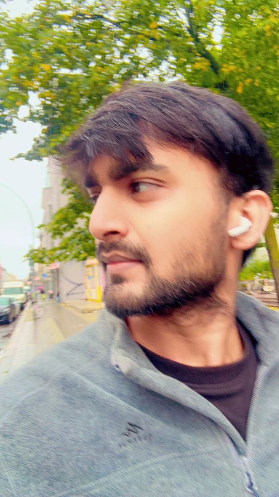 therajiv's tweet photo. hello berlin 🌻🇩🇪 https://t.co/jiOKqR585T