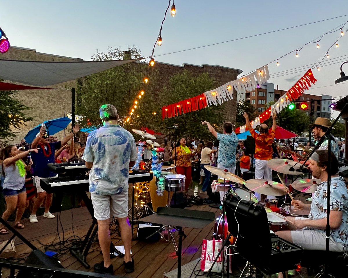 Grab your tickets now for the last @SmoothSailorKnoxville show on the patio! On Oct 4th we're setting sail at 7pm with #Knoxville's best #YachtRock cover band!
Tix available thru EventBrite-these shows always sell out, reserve your spot now!

#MoBKnox #LoveDowntownKnox #KnoxRocks