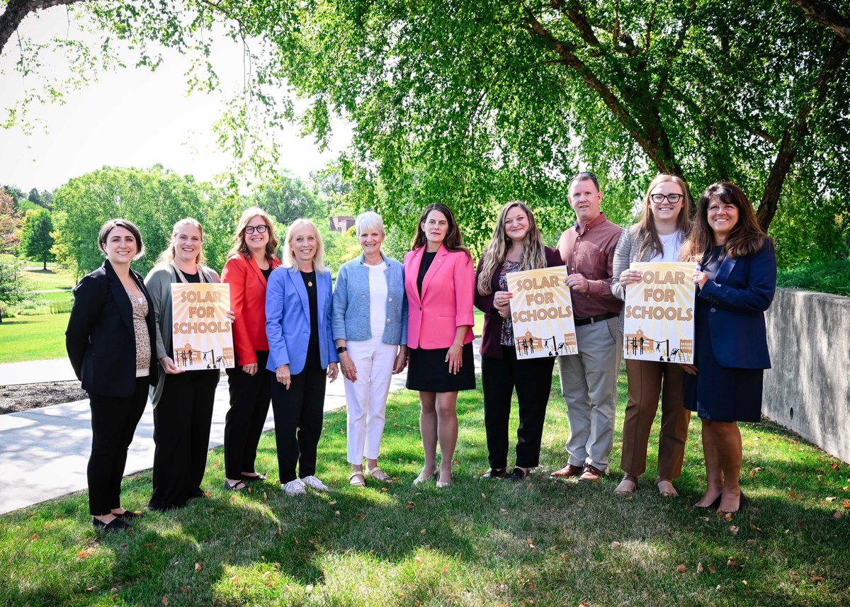 RepFiedler's tweet image. Before our bill signing ceremony on Monday, I had the honor of celebrating Solar for Schools with @RepMGS, @SenatorComitta, @RepOMara, @RepBorowski, @RepLeanne, &amp;amp; @RepHeatherBoyd in Media. We couldn&apos;t have passed this bill without the support of the Southeast delegation! 🌞