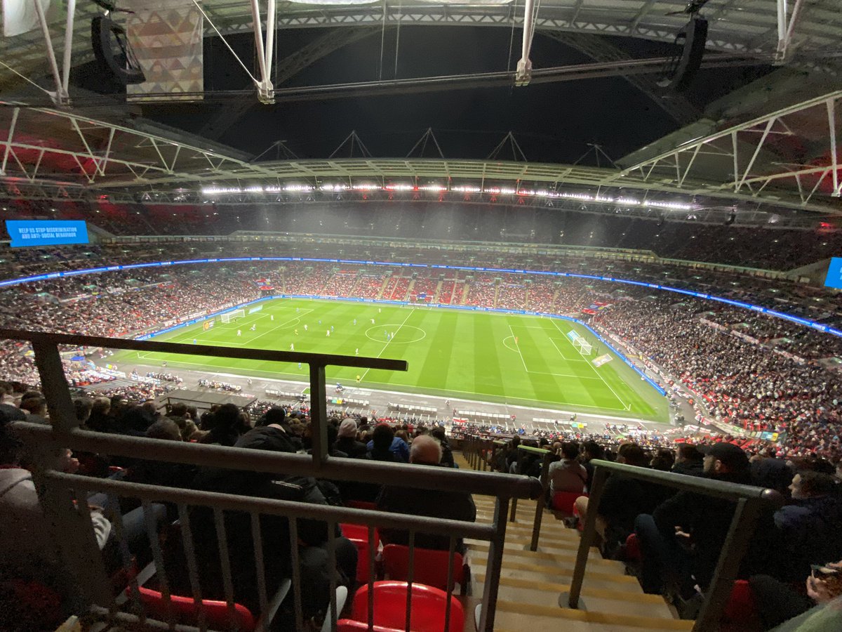 NOVEGOLDFX64's tweet image. 英国のサッカーの聖地でスリーライオンズの試合観てきました🌟すごいエネルギーと運気を貰った感じ

ゴールドもATHなイケイケですごい.. 
やはり運気は自分で呼び込むものかなとかってちょっと思っちゃったりね😉

#UEFA ＃Wembly