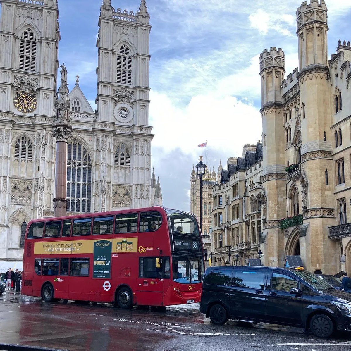 mgu01_yuriko's tweet image. 高校生の時に行ったイギリスの写真です🇬🇧💞
これはロンドンの写真！
イギリスの街並みを見ながら日々学校に通学したいなと思ってしまうくらいに街並みがとっても綺麗な国なんです🥰
#イギリス #london #theUK #ビッグベン #バッキンガム宮殿 #フィッシュアンドチップス #大学生 #女子大生