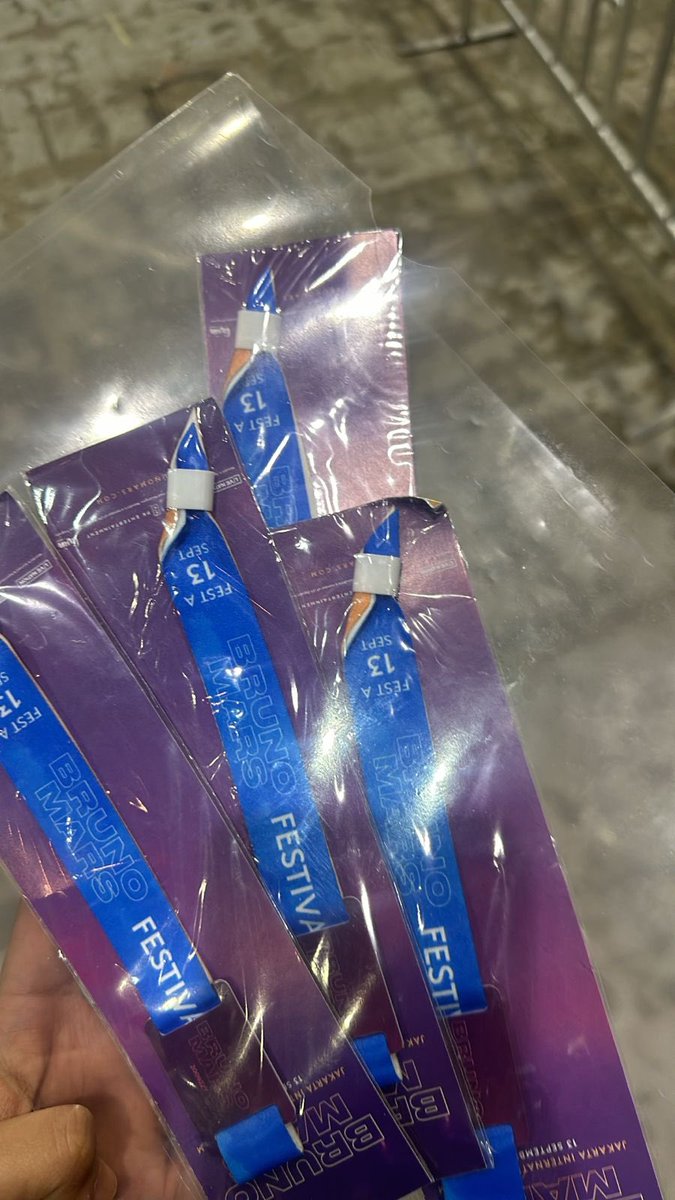 bitterxugar's tweet photo. #wts bruno mars jakarta fest A &amp; cat 3 (2tix) 13 sept

- tiket pribadi
- terima wb
- gosend or cod venue

dm for price and more proof!
#wtsbrunomars #wtsbrunomarsjakarta #brunomarsinjakart #brunomarsjakarta https://t.co/bF4TKLBTyZ