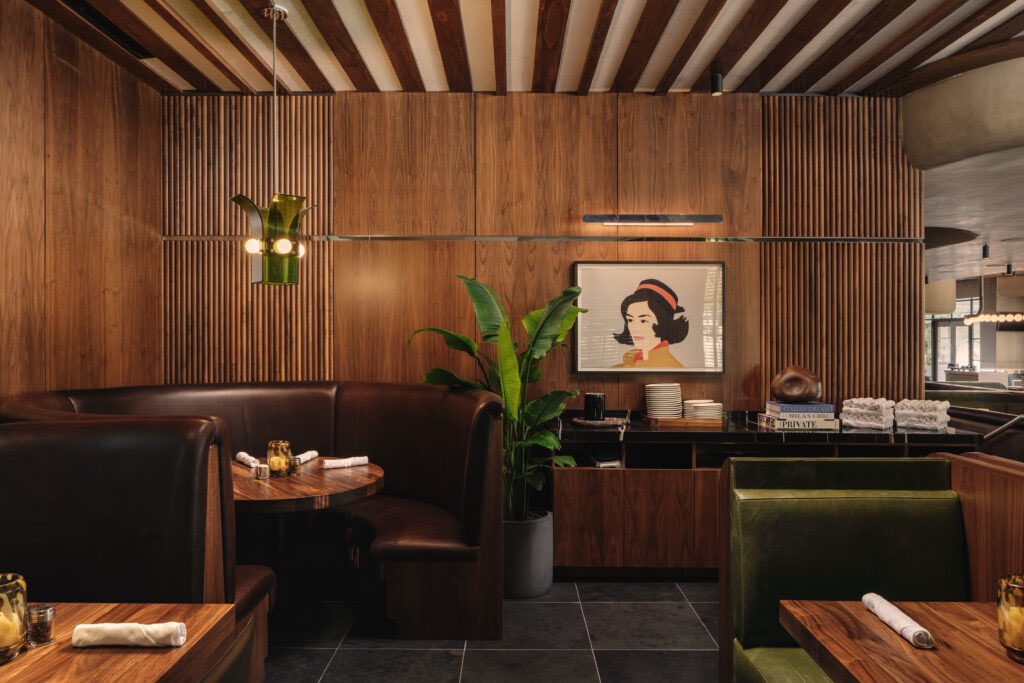 luusssso's tweet photo. Obsessed with the sophisticated vintage feel of this restaurant design https://t.co/0TGPCeU3oq