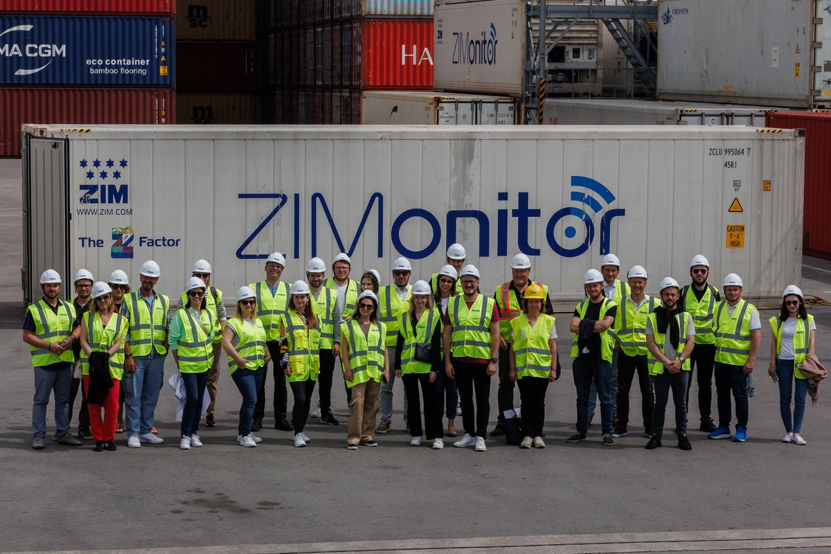 ZimShipping's tweet image. Cool solutions, warm welcomes!

We recently took part in Port of Koper&apos;s Cool Workshop ❄️ 
#ZIMonitor took center stage in a live demo, impressing attendees with its #realtimemonitoring, demonstrating how to keep it cool under pressure.

Jump on board &amp;gt;&amp;gt; ow.ly/SYUs50TlWXK