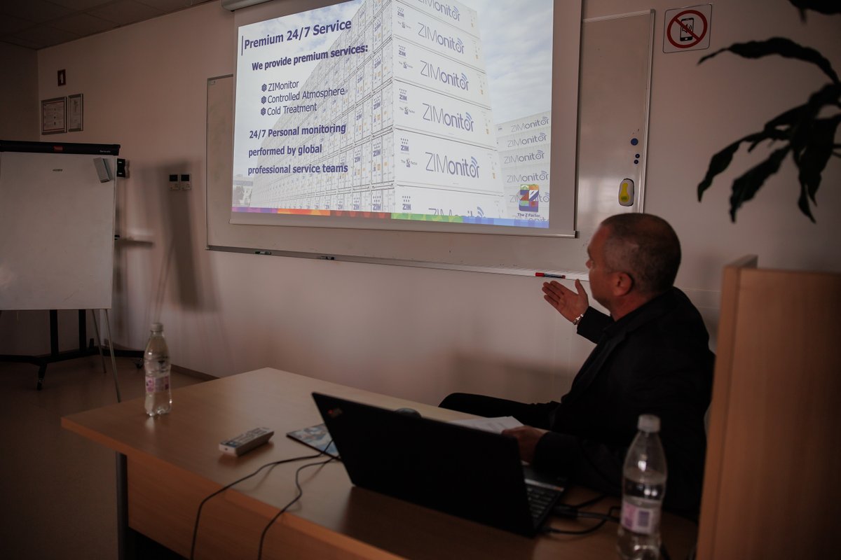 ZimShipping's tweet image. Cool solutions, warm welcomes!

We recently took part in Port of Koper&apos;s Cool Workshop ❄️ 
#ZIMonitor took center stage in a live demo, impressing attendees with its #realtimemonitoring, demonstrating how to keep it cool under pressure.

Jump on board &amp;gt;&amp;gt; ow.ly/SYUs50TlWXK