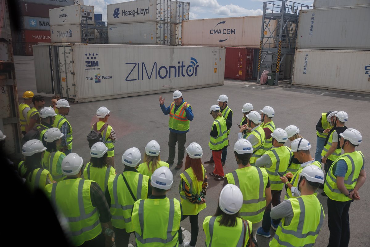 ZimShipping's tweet image. Cool solutions, warm welcomes!

We recently took part in Port of Koper&apos;s Cool Workshop ❄️ 
#ZIMonitor took center stage in a live demo, impressing attendees with its #realtimemonitoring, demonstrating how to keep it cool under pressure.

Jump on board &amp;gt;&amp;gt; ow.ly/SYUs50TlWXK
