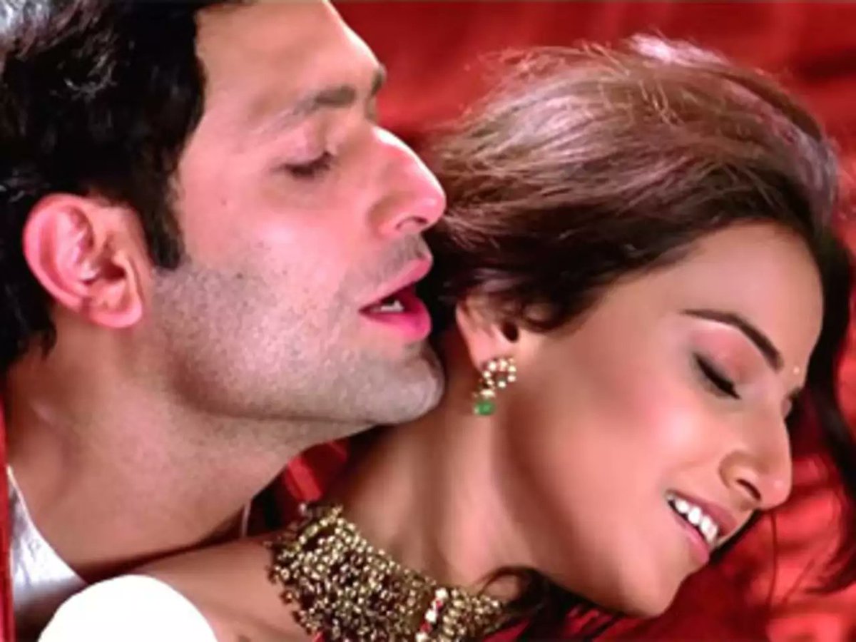 FilmiSignal's tweet image. "#LabonKo" song from #BhoolBhulaiyaa will be recreated for #BhoolBhulaiyaa3.

#TriptiiDimri #RajkummarRao #VMAs #KeerthySuresh #KareenaKapoor  #ArjunKapoor #HouseFull5 #VickyVidyaKaWohWalaVideo #TriptiDimri #VijaySethupathi #ArjunKapoor #Thalapathy69 #Sikandar #ShehnaazGill