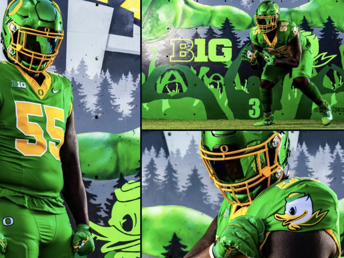TLL_CFB's tweet photo. 7k+ yds of offense and still not #1 …. Oregon is looking prove they are the best team in the nation https://t.co/VtjRcjviel