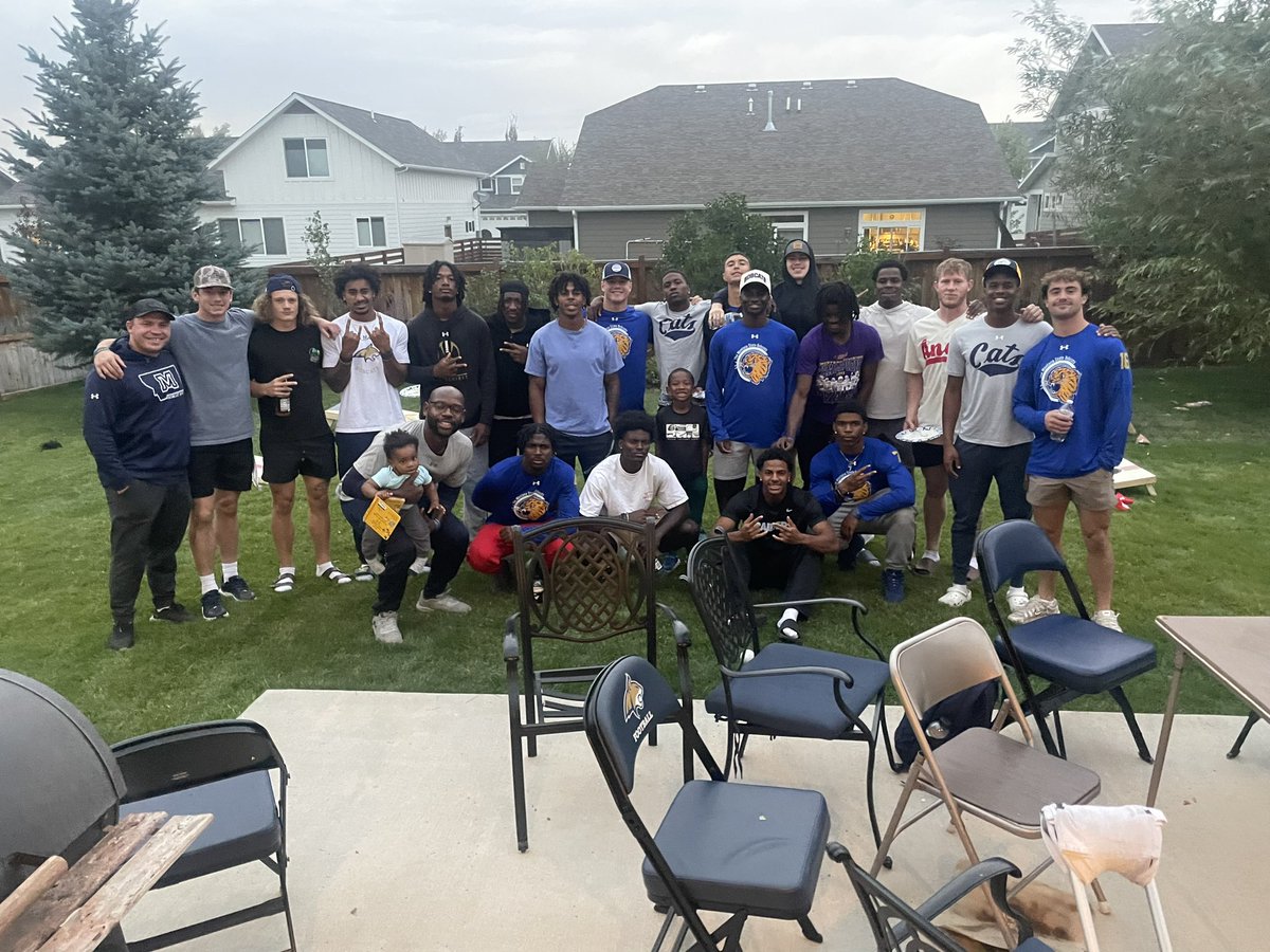 Great evening of food and fellowship w/ the DBs ‼️ #BobcatBUILT