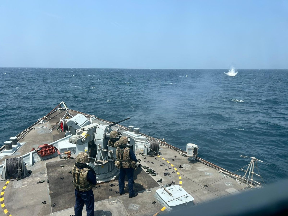 HMSChiddingfold's tweet image. Training our 30mm Gun Crews is essential!!

As our main armament, it ensures we are ready to defend against any and all danger that we may encounter whilst operating in the Arabian Gulf, during the day and at night.

#GUNEX #Sunsets #AlwaysReady