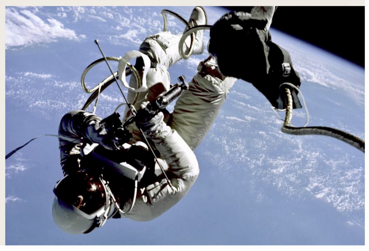 DanielDanny4755's tweet image. Interesting but’ boring 🥱😴zzz, A peek out of the front door is not a walk 
It was a lot more exciting in 1965 59yrs ago when #EdWhite #Spacewalked(EVA)&amp;amp;the images where much more dynamic &amp;amp; beautiful