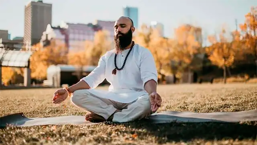 Atrapados en la secta por Juan Manuel de Prada
Si algo nos enseña el estudio de la naturaleza humana es que su vocación religiosa es irrefrenable; incluso quienes ingenuamente se creen ateos, no hacen otra cosa sino desviar su vocación religiosa hacia
patriagrande.com.uy/2024/09/11/atr…