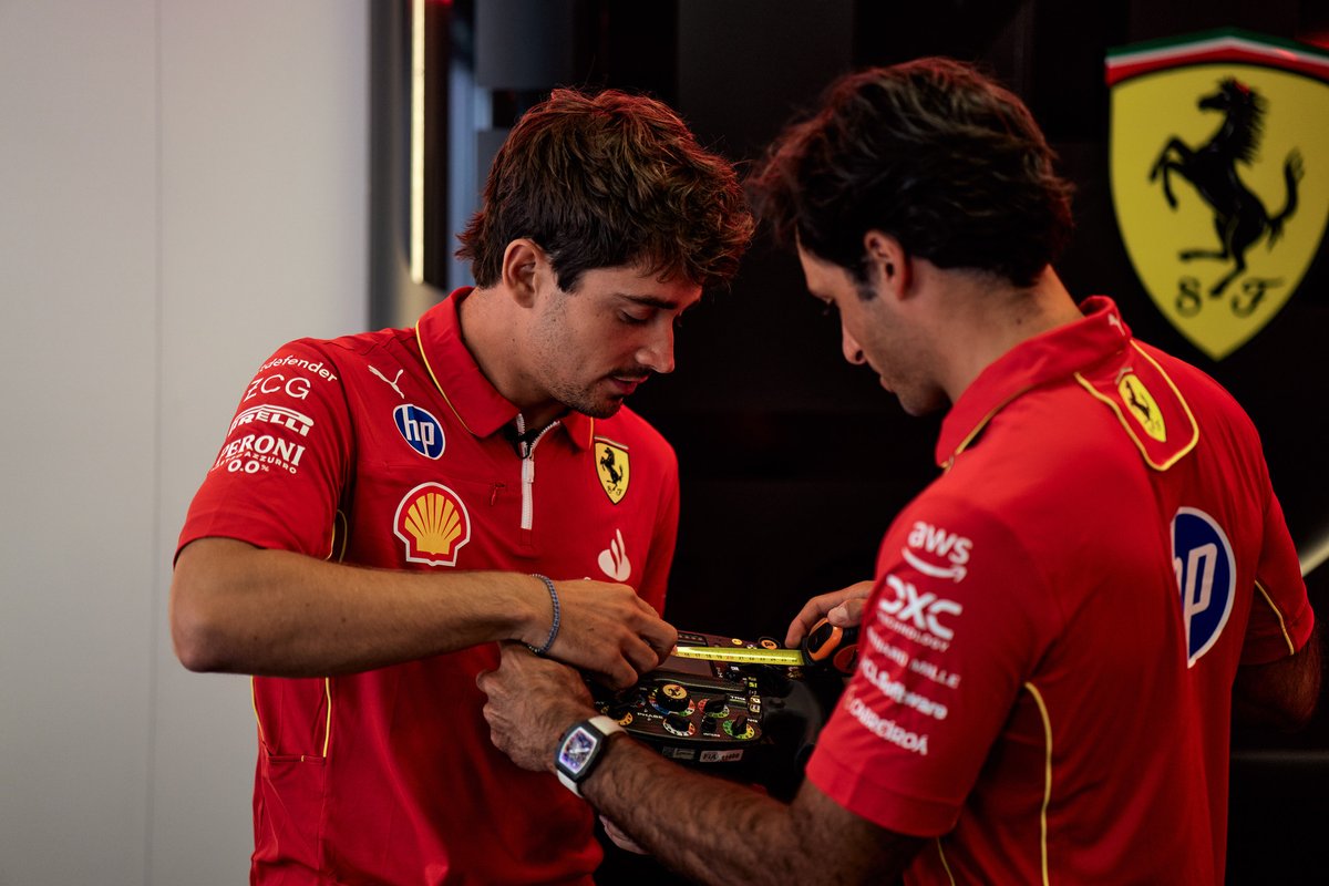 ScuderiaFerrari's tweet photo. Some moments behind the lens 🎥

#AzerbaijanGP 🇦🇿 #F1 https://t.co/8TOJR5Cd90