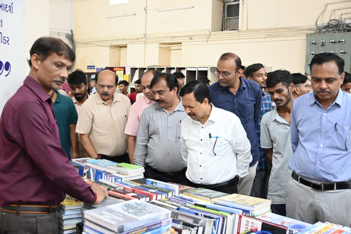 spunivgujarat's tweet image. સરદાર પટેલ યુનિવર્સિટી, ભાઈકાકા ગ્રંથાલય દ્વારા પુસ્તક મેળાનું તા.૧૦ અને તા.૧૧ સપ્ટેમ્બર, ૨૦૨૪ સુધી આયોજન કરવામાં આવ્યું હતું.

#પુસ્તક_મેળો #SPU #SPUpdate #SPU2024 #VVNagar