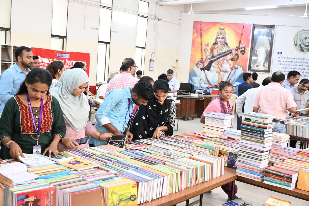 spunivgujarat's tweet image. સરદાર પટેલ યુનિવર્સિટી, ભાઈકાકા ગ્રંથાલય દ્વારા પુસ્તક મેળાનું તા.૧૦ અને તા.૧૧ સપ્ટેમ્બર, ૨૦૨૪ સુધી આયોજન કરવામાં આવ્યું હતું.

#પુસ્તક_મેળો #SPU #SPUpdate #SPU2024 #VVNagar