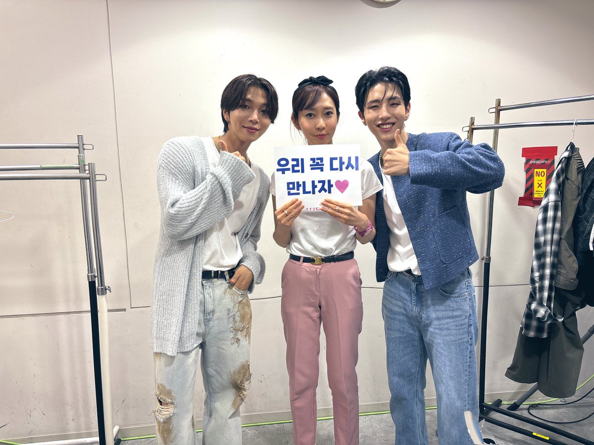 mc_hyeona tweet picture