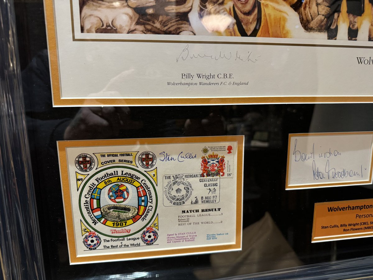 TheWolvesShirt's tweet image. Signed by 8 Wolves legends
Over 3250 appearances between them
189 England Caps
4 Wolves FA Cup Winners
4 Champions of England winners
3 League Cup winners
2 CBE &amp;amp; 1 MBE
1 superb piece of WWFC Memorabilia

Auctioned 13/10/24, Mount Hotel in Tettenhall 

theyworetheshirt.com