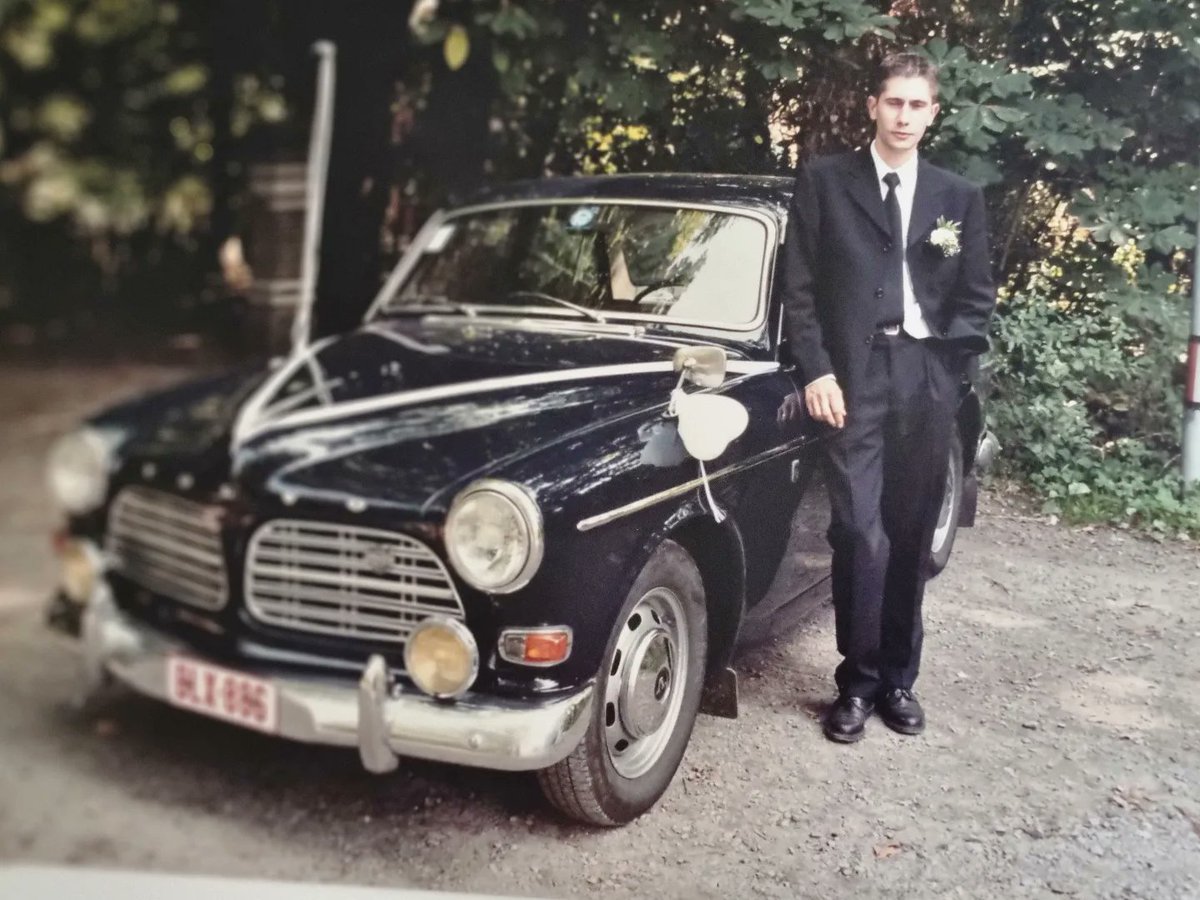 MarijkeBelon1's tweet image. 1999: de bruidswagen en de eerste van een hele dierentuin die nog zou volgen. #Wodan #yorkshireterrier