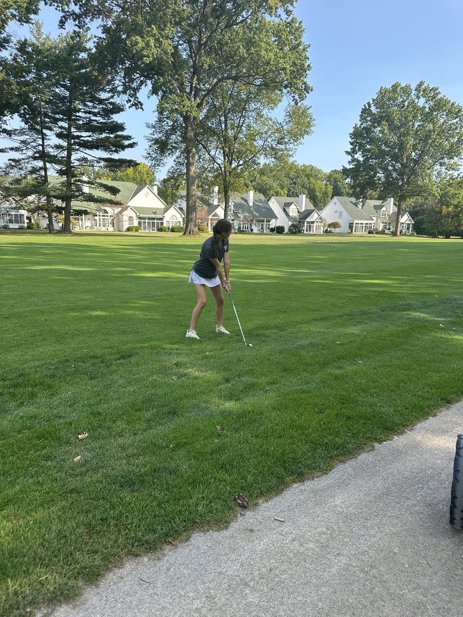 OFgirlsgolf's tweet image. JV beat North Royalton 184-199 Wednesday evening at North Olmsted GC. The team was led by Sofi Candow (42), Addison Kovach (46), Lily Marshall (48), Hayley Gardner (48) and Olivia Kunkle (51). Great job ladies!!