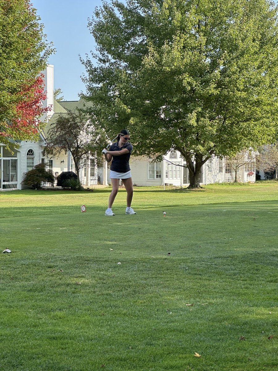 OFgirlsgolf's tweet image. JV beat North Royalton 184-199 Wednesday evening at North Olmsted GC. The team was led by Sofi Candow (42), Addison Kovach (46), Lily Marshall (48), Hayley Gardner (48) and Olivia Kunkle (51). Great job ladies!!