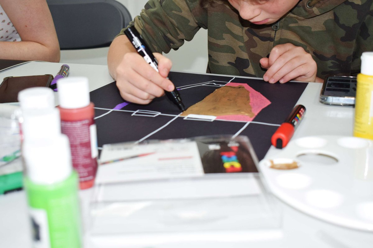 Our 2024 Arty Bods sessions have been a great success, and it’s been a pleasure working with Lucy Brooke. Stay tuned for more exciting opportunities for young people and families to get involved in art activities at Humber Street Gallery. Keep an eye out for what’s next!