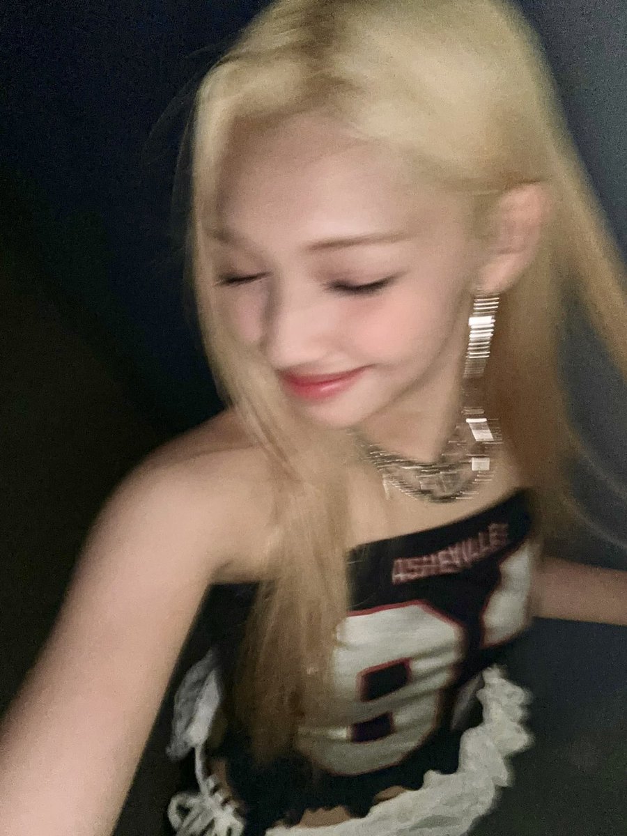 UNIS_offcl's tweet photo. 𓏲 ๋࣭  ࣪ ˖ 오늘 밤 무대는 확실히 제가 경험한 무대 중 가장 활기찬 무대였어요 ! 서울대 공대 진짜 큰 환호에 너무 너무 감사합니다 !!! 많이 많이 많이 즐거웠어요 ٩(^ᗜ^ )و ´- ✮⋆˙ .ᐟ

#UNIS #유니스
#GEHLEE #젤리당카
#UNI_Story https://t.co/sTiRKgN1Zo