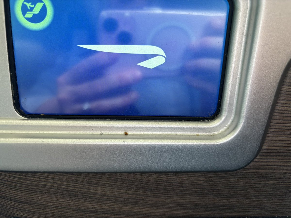 jade_jones's tweet photo. @British_Airways  the level of cleaning on your aircraft is simply not good enough, this is the condition of a club world seat , which we have currently just boarded to Phx from LHR. Pretty disgusting. https://t.co/tDmu9rEPHq