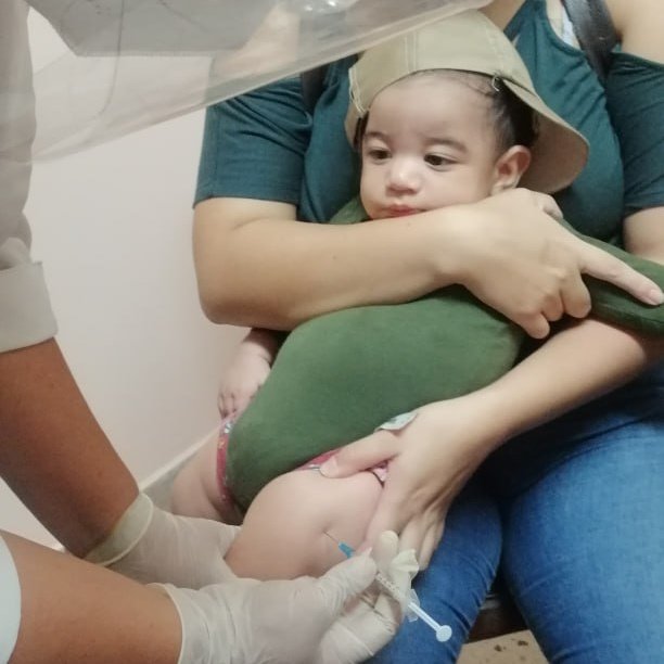 CMCabimas's tweet photo. VACUNAS DISPONIBLES 💉

☑️ Pentavalente
☑️ Antipolio (IPV)
☑️ Trivalente viral (SRP)
☑️ Toxoide Diftérico

Lunes a viernes, 7 a 9 a.m. 
1er. Piso 📝 0264.2004190

Es importante que traigas el cartón de vacunas de tu hijo, junto a tu cédula de identidad. 

TOTALMENTE GRATIS... https://t.co/XNoA1W7Szt