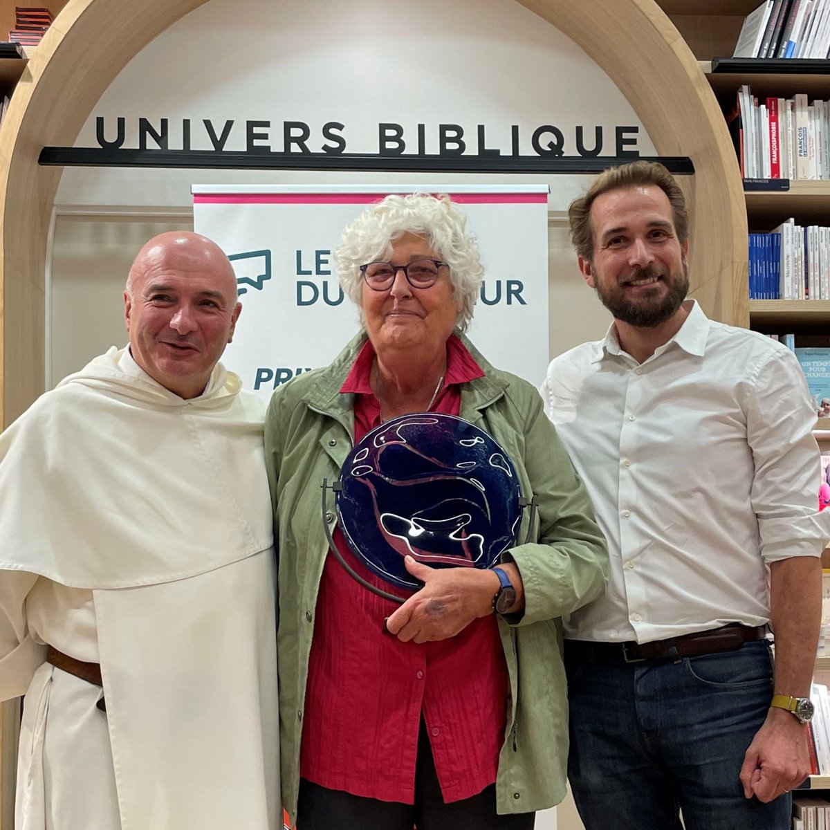 Hier soir avait lieu la remise du Prix littéraire de la Liberté Intérieure 2024 🏆📚🕊️ 
Le lauréat de cette 7e édition est Isabelle Le Bourgeois avec son livre « Vivre avec l'irréparé » chez <a href="/AlbinMichel/">Albin Michel</a>.
<a href="/jourduseigneur/">Le Jour du Seigneur</a> <a href="/radiorcf/">RCF</a> <a href="/OuestFrance/">Ouest-France</a>